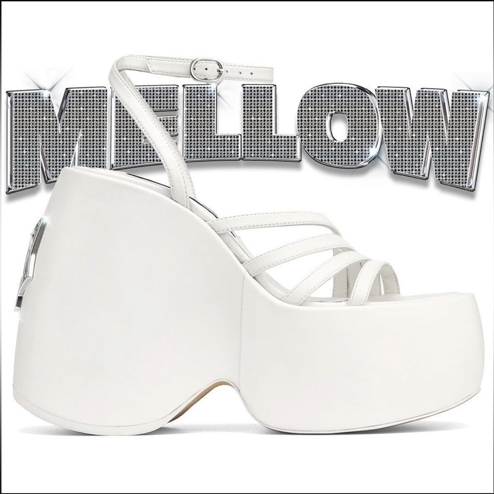 Naked Wolfe platform white strappy sandals style Mellow size 9 - Picture 2 of 9